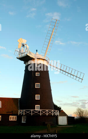 Burnham Overy Staithe Windmill, Norfolk, Inghilterra, Regno Unito Foto Stock