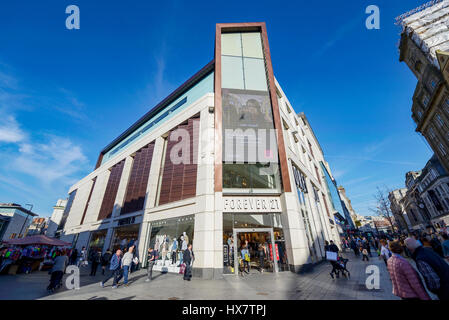 Per sempre 21 store a Whitechapel nel centro di Liverpool, vicino alle principali aree dello shopping di Church Street, Lord Street e Liverpool One retail cen Foto Stock