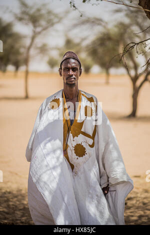 Anziano di un villaggio fulani in Senegal Foto Stock