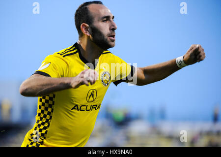 Columbus, Stati Uniti d'America. Xxv Marzo 2017. Columbus Crew SC inoltra Justin Meram (9) celebra il suo obiettivo nel match tra i legnami da Portland e Columbus Crew SC a MAPFRE Stadium, in Columbus OH. Sabato, 25 marzo 2017. Punteggio finale - Columbus Crew SC 3 - Portland legnami 2 .Photo credit: Dorn Byg/CSM/Alamy Live News Foto Stock