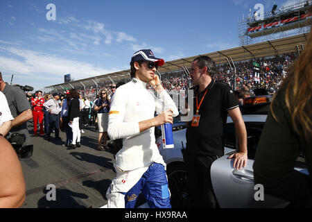 Melbourne, Australia. 24 Mar, 2017. Melbourne, Victoria : Motorsports: FIA Formula One World Championship 2017 su marzo, 25, 2017, Melbourne: FIA Formula One World Championship, Carlos Sainz (ESP, la Scuderia Toro Rosso) Australian Formula One Grand Prix all'Albert Park a Marzo 24, 2017 a Melbourne, Australia. (Foto di Hoch Zwei) | utilizzo del credito in tutto il mondo: dpa/Alamy Live News Foto Stock