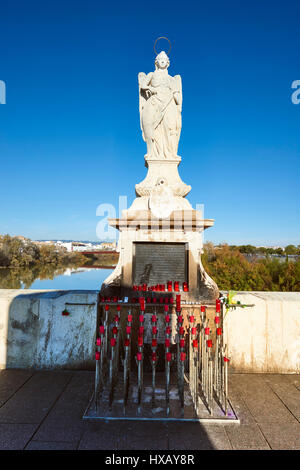 San Raffaele Arcangelo statua, Córdoba, Andalusia, Spagna, Europa Foto Stock