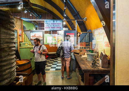 Per i visitatori in cerca di mostre nei "vera esperienza Brew Tour' a Bundaberg canna. Bundaberg, Queensland, Australia Foto Stock