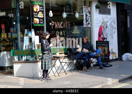 Corner Cafe, Soho, nel West End di Londra, Regno Unito Foto Stock