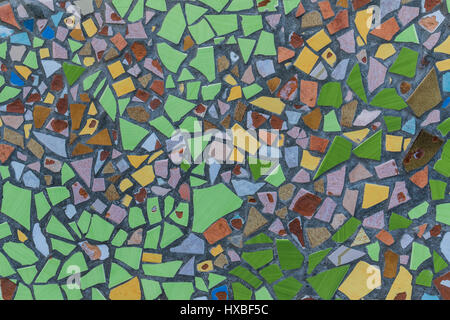 Colorate piastrelle a mosaico casa esterno a parete Foto Stock