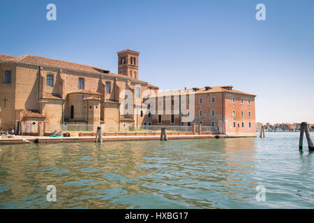 Chiesa di San Domenico costruita su un isola a Chioggia, Venezia, Italia. Foto Stock