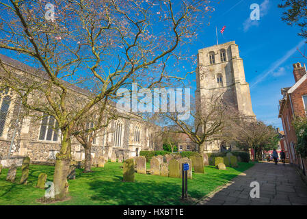 Beccles Suffolk, chiesa di San Michele e la Chiesa la sua staccata del XVI secolo torre campanaria nel Suffolk città di Beccles, Regno Unito. Foto Stock