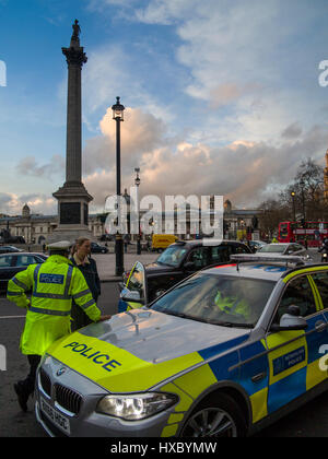 Strade vuote dopo un attacco di terrorismo a Londra il 22 marzo 2017 Foto Stock