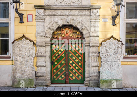 Porta a Casa delle Teste Nere. Tallinn, Estonia, Europa Foto Stock