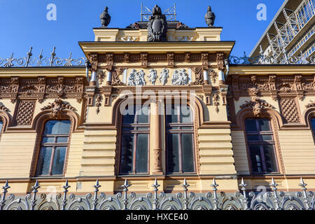 Herta villa con recinto e ornamenti in chisinau centro città vicino al palazzo del parlamento, Moldavia Foto Stock