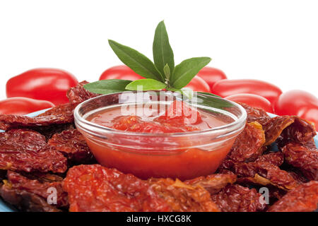 Passata di pomodori Pomodori bottiglia e pomodori secchi, passata di pomodori, pelati e pomodori secchi |, Passierte Tomaten, Flaschentomaten und getroc Foto Stock