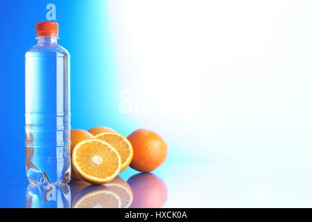 Acqua minerale con le arance, Mineralwasser mit Orangen Foto Stock