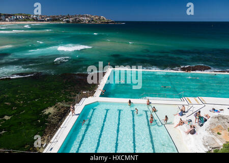 Una bella giornata autunnale a Bondi Iceberg, La spiaggia di Bondi, Sydney, Australia. Foto Stock