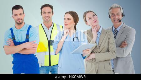 Composito Digitale di Business donna e call center uomo, medico, uomo pratico e builder contro sfondo blu Foto Stock