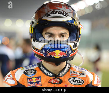 Sul Circuito Internazionale di Losail, in Qatar. 26 Mar, 2017. Dani Pedrosa che corre per la Honda Repsol Honds durante il Gran Premio del Qatar. Credito: Tom Morgan/Alamy Live News Foto Stock