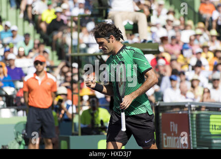 Miami, FL, Stati Uniti d'America. 27 Mar, 2017. Roger Federer (SUI) celebrando qui sconfigge Juan Martin Del Potro (ARG) 63 64 al 2017 Miami aperto in Key Biscayne, FL. Credito: Andrea, Patrono/filo di Zuma Credito: Andrea, Patrono/ZUMA filo/Alamy Live News Foto Stock