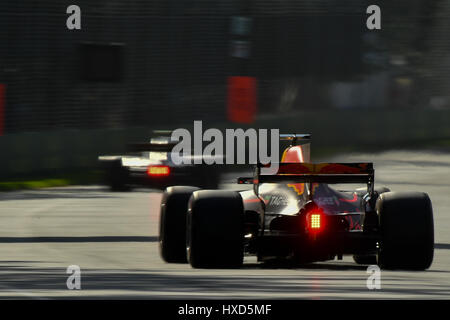 Albert Park di Melbourne, Australia. 26 Mar, 2017. La Redbull racing car rotonda svoltare due al 2017 Australian Formula One Grand Prix all'Albert Park di Melbourne, Australia. Sydney bassa/Cal Sport Media/Alamy Live News Foto Stock