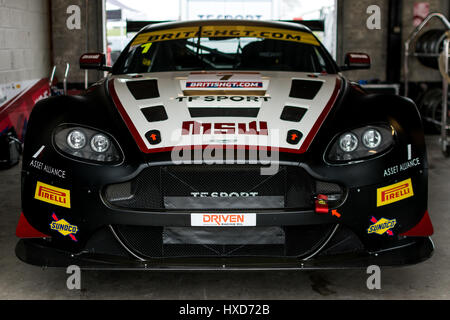 Norwich, Norfolk, Regno Unito. 28 marzo, 2017. British GT racing drivers Derek Johnston / Jonny Adam e TF Sport durante il 2017 Media ufficiali giorno del British GT Championship sul circuito di Snetterton (foto di gergo Toth / Alamy Live News) Foto Stock