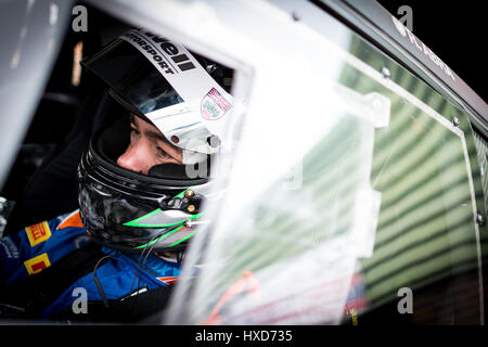 Norwich, Norfolk, Regno Unito. 28 marzo, 2017. British GT racing driver Liam Griffin e Barwell Motorsport durante il 2017 Media ufficiali giorno del British GT Championship sul circuito di Snetterton (foto di gergo Toth / Alamy Live News) Foto Stock