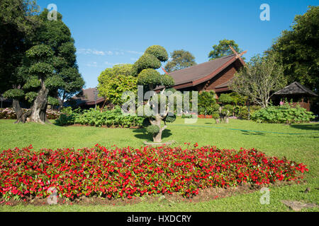 Il Doi Tung Royal Villa presso il villaggio di Doi Tung a nord della città di Chiang Rai nel nord della Thailandia. Foto Stock