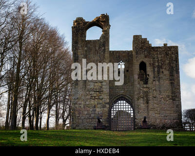 Il castello di metalli, una rovina fortificazione medievale in metalli, Northumberland, Inghilterra. Fu costruito da Robert maniere in circa 1341 Foto Stock