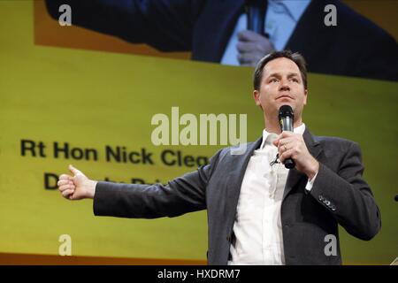 NICK CLEGG MP IL VICE PRIMO MINISTRO E LIBE 19 settembre 2011 CPI BIRMINGHAM INGHILTERRA Foto Stock