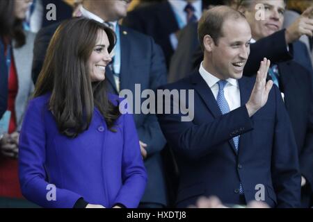 La duchessa di Cambridge il principe William & DUCA DI CAMBRIDGE LA FAMIGLIA REALE 18 settembre 2015 Stadio di Twickenham LONDON ENGL Foto Stock