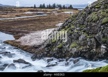 Thingvellir National Park, l'Islanda è un sito Patrimonio Mondiale dell'UNESCO e popolare destinazione turistica situata lungo il cerchio dorato a nord-est di Reyjavi Foto Stock