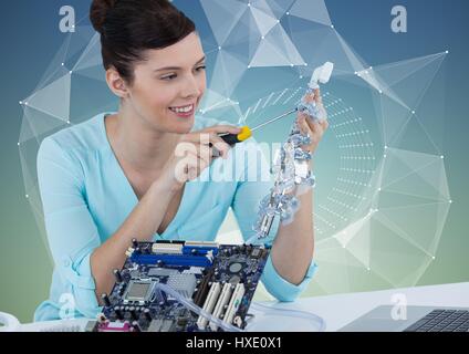 Composito Digitale della donna con elettronica contro blu sfondo verde con la maglia del vettore Foto Stock