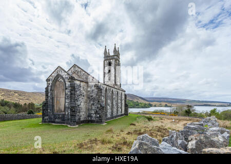 Le rovine della vecchia chiesa di Dunlewey nella Contea di Donegal, Irlanda Foto Stock
