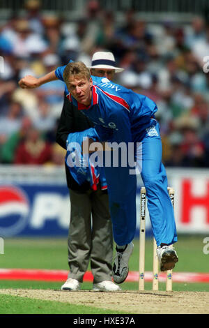 ALAN MULLALLY INGHILTERRA & LEICESTERSHIRE CCC 22 Maggio 1999 Foto Stock