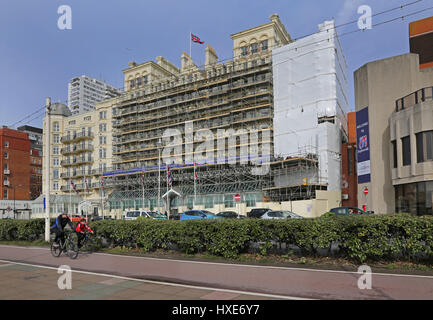 Brighton Il Grand Hotel avvolta in un ponteggio durante lavori di ristrutturazione, Marzo 2017 Foto Stock