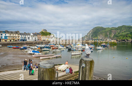 Regno Unito, Sud Ovest Inghilterra, North Devon, Ilfracombe, vista di Ilfracombe Harbour Foto Stock