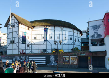 La ricostruzione di Shakespeare Globe Theatre sulla banca del sud a Southwark, Londra, Regno Unito Foto Stock