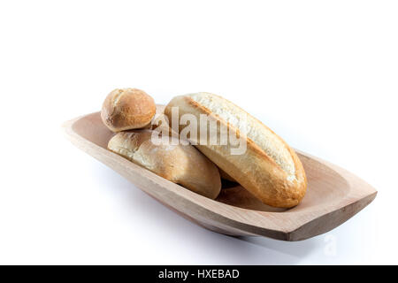 Mini-baguette francesi su un legno rettangolare ciotola con sfondo bianco Foto Stock