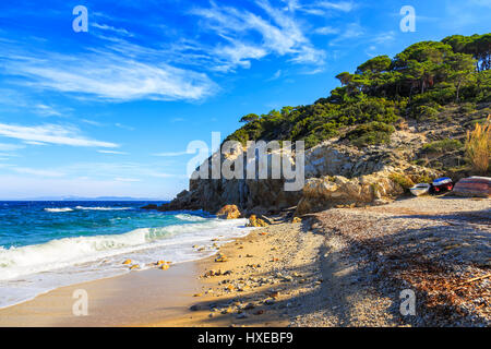 Isola d'Elba, Portoferraio Sansone la Sorgente spiaggia costa. Toscana, Italia, Europa. Lunga esposizione. Foto Stock