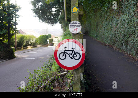 'N' Ciclismo segno sul piccolo percorso in Devon Foto Stock