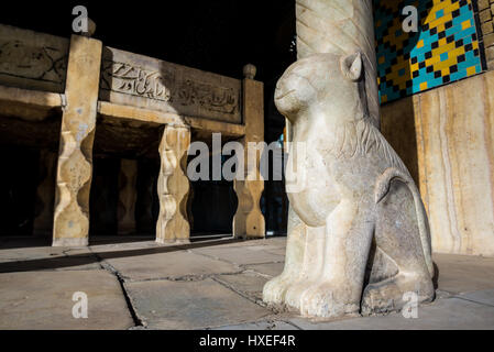 Piccolo trono di marmo di Karim Khani Nook (Khalvat e Karim Khani) residenza nel Palazzo Golestan, ex royal Qajar complesso in Tehran, Iran Foto Stock