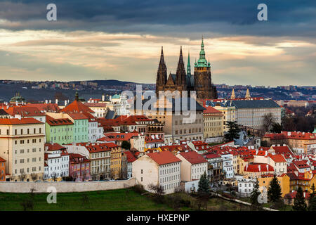 Il castello di Praga e la Cattedrale di San Vito. Cechia Foto Stock