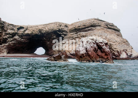 Le Isole Ballestas sono un gruppo di piccole isole vicino alla città di Paracas situato all'interno del distretto di Paracas del Pisco provincia nella Ica Regio Foto Stock