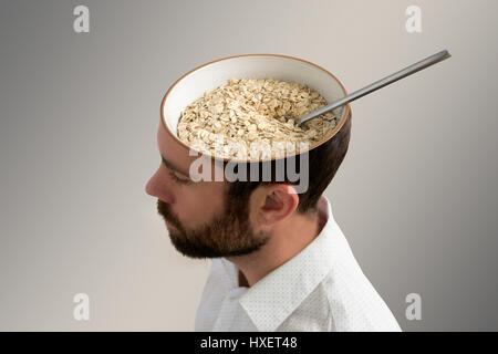 Avena e un cucchiaio all'interno di un uomo di testa Foto Stock