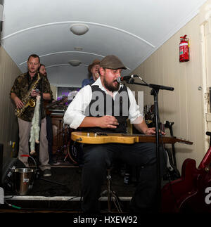 Il Blues il treno è stato in esecuzione su rotaie di Bellarine dal 1994. L'idea originaria del treno di Blues è stato ispirato da storie di musicisti blues pl Foto Stock