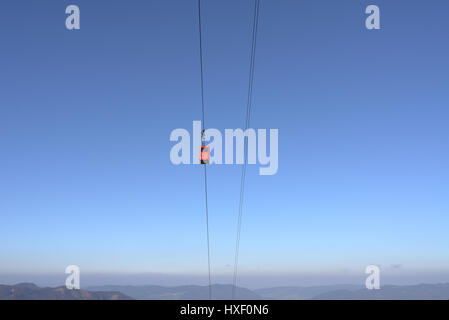 Dal villaggio di Sankt Gilgen potete andare con la funivia fino alla sommità del monte Zwölferhorn (1,521 m) da dove si ha una fantastica vista panoramica Foto Stock