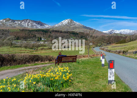 La snowy Vecchio di Coniston hill in Cumbria. Il Lake District. Foto Stock