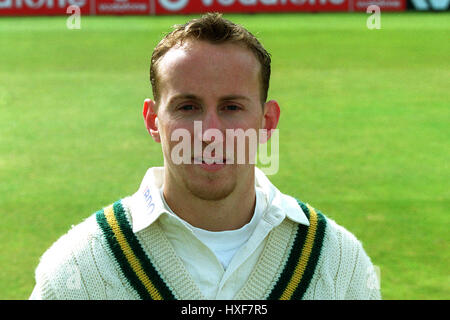 ANDY ORAM NOTTINGHAMSHIRE CCC 12 Aprile 2000 Foto Stock