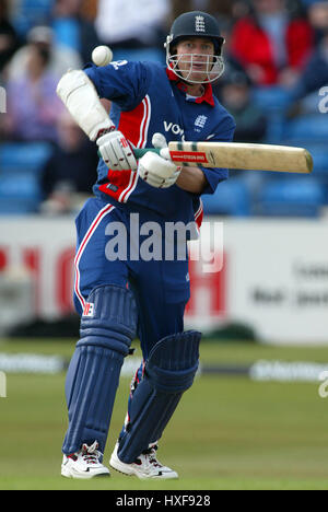 NICK KNIGHT INGHILTERRA & WARWICKSHIRE CCC HEADINGLEY LEEDS INGHILTERRA 02 Luglio 2002 Foto Stock