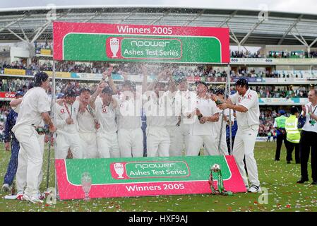 Inghilterra vincere LE CENERI ENGLAND V AUSTRALIA LE CENERI Il Brit Oval Londra 12 Settembre 2005 Foto Stock