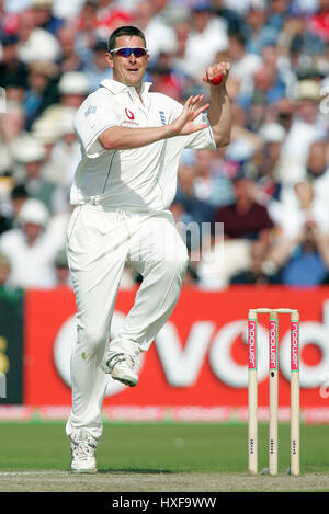 ASHLEY GILES INGHILTERRA & WARWICKSHIRE CCC OLD TRAFFORD MANCHESTER 12 Agosto 2005 Foto Stock
