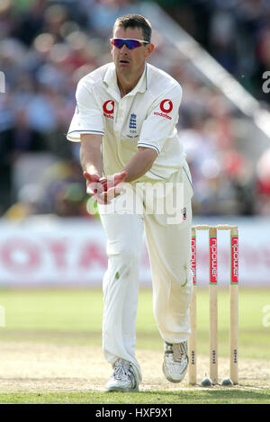 ASHLEY GILES INGHILTERRA & WARWICKSHIRE CCC OLD TRAFFORD MANCHESTER 12 Agosto 2005 Foto Stock