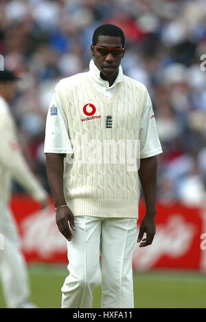 ALEX Tudor Inghilterra & SURREY CCC OLD TRAFFORD MANCHESTER 15 Giugno 2002 Foto Stock